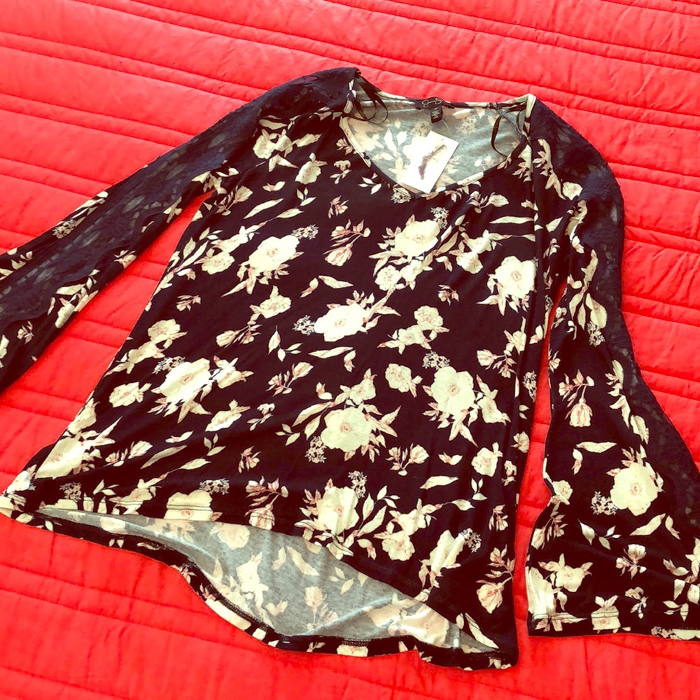 Bell sleeve top